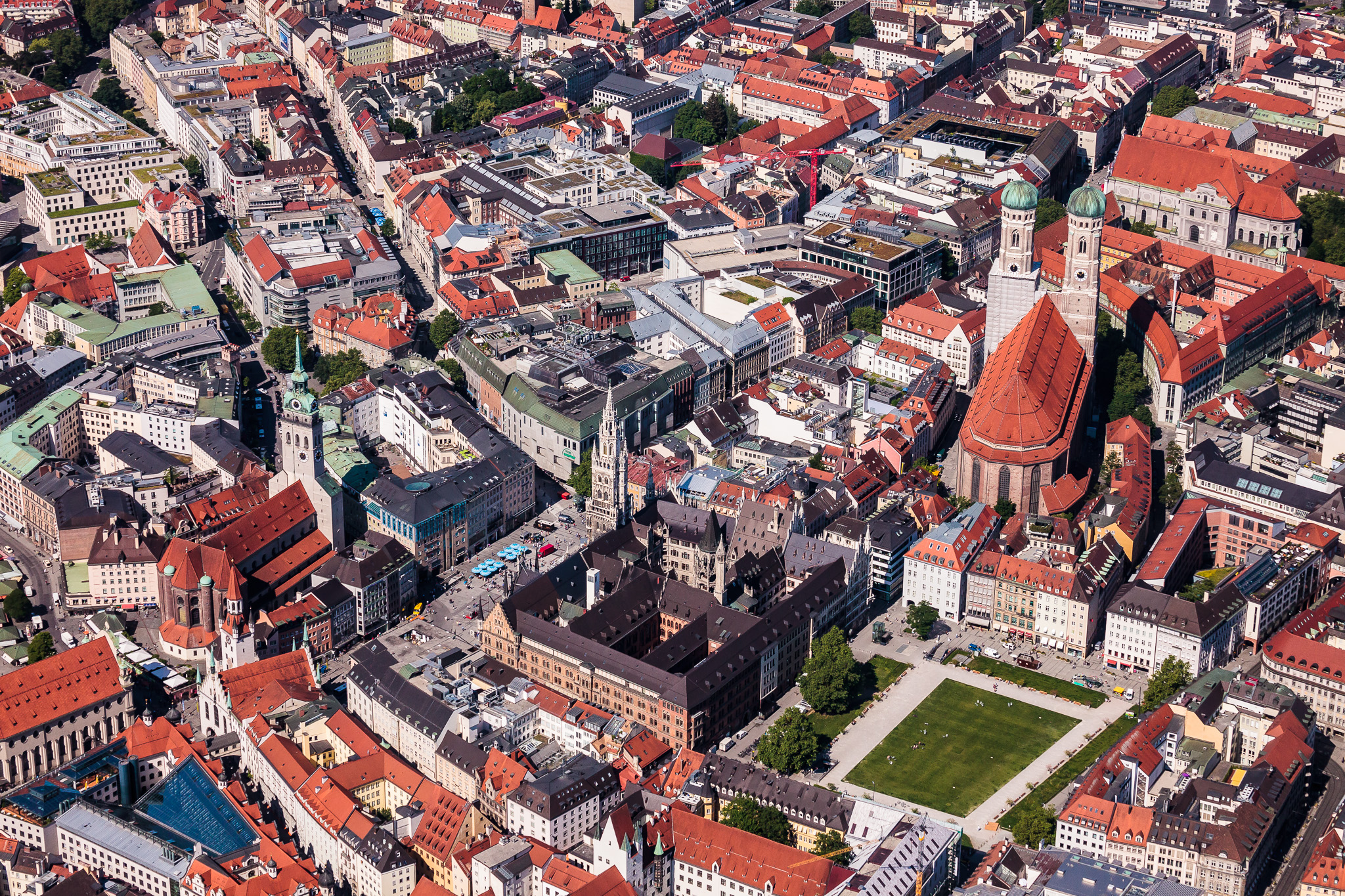 Luftaufnahmen Altstadt München, Frauenkirche, Rathaus, Alter Peter, St. Peter
