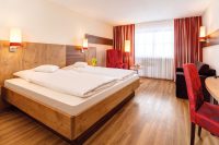 Hotelzimmer mit Bett